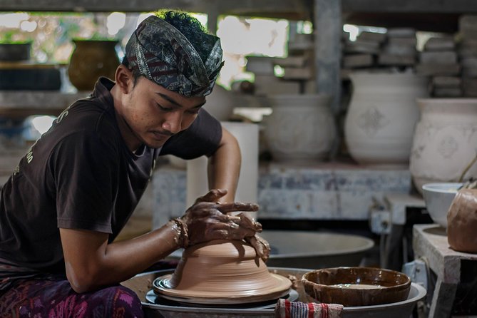 3 Hours Wheel Throwing Basic Ceramic Class - Starting with clay, kneading, and balance