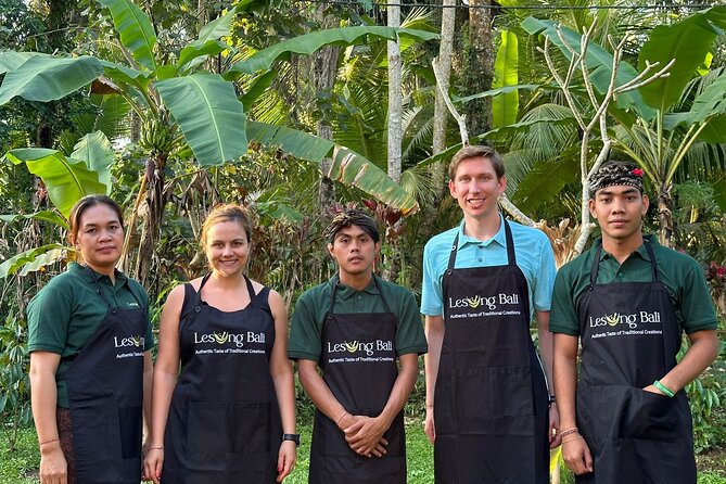 Authentic Balinese Cooking Class with Jewelry Making Class - A full day that begins at the market