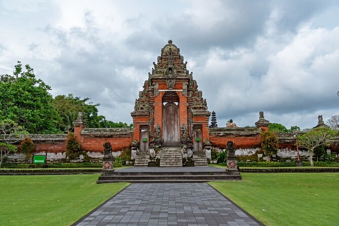 Bali Charm: Full-Day Bedugul and Tanah Lot Tour (UNESCO) - All Inclusive Tickets - Taman Ayun: a graceful start in Mengwi