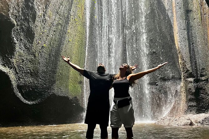 Bali Gate of Heaven, Swing and Waterfall - The Happy Swing photo stop