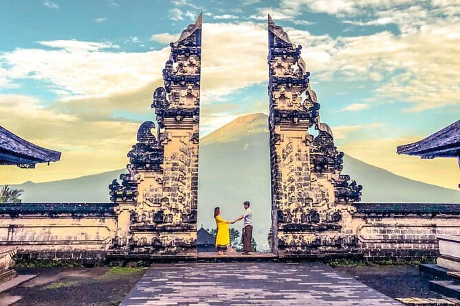 Bali Instagram Tour - DESIGN Your Own Trip - Walking into Tukad Cepung Waterfall