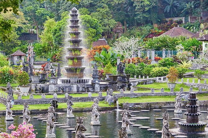 Bali Instagram Tour: Lempuyang Temple, Tirta Gangga and Tukad Cepung Waterfall - Why this Bali photo tour starts before sunrise