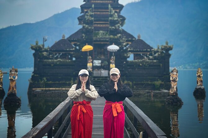 Bali: Mount Batur Jeep Sunrise & Hot Springs - All Inclusive - The floating temple photo stop