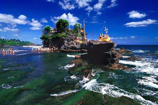 Bali Private Tour: Ulun danu Temple, Iconic Handara Gate & Tanah lot sunset. - Handara Gate: a quick photo stop with a practical catch