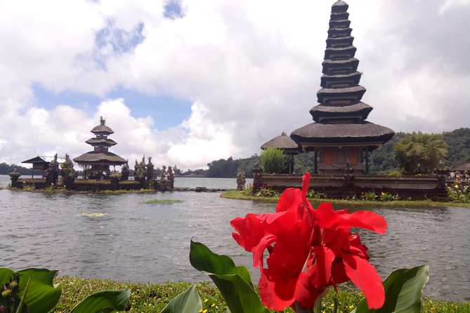 Bali Private Tour: Ulun danu Temple, Iconic Handara Gate & Tanah lot sunset. - What your private car and driver add