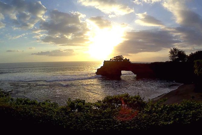 Bali Private Tour: Ulun danu Temple, Iconic Handara Gate & Tanah lot sunset. - Who should book this Bali temple tour?