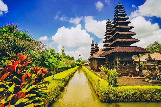 Bali Private Tour: Ulun danu Temple, Iconic Handara Gate & Tanah lot sunset. - Timing, clothing, and cancellation details