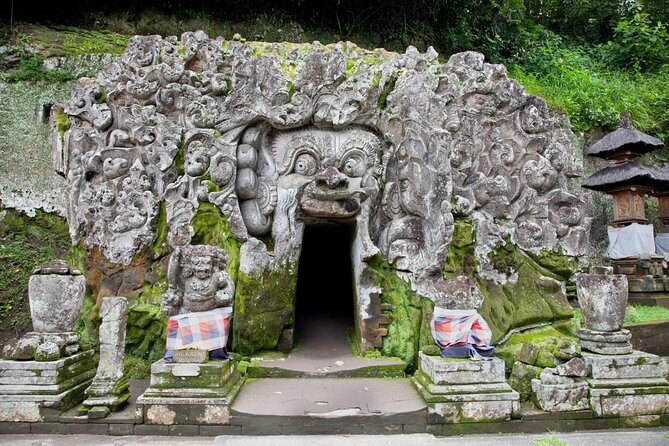 Bali Shaman,Palm Reading,& Spiritual - A Different Way to Meet Bali’s Spiritual Side