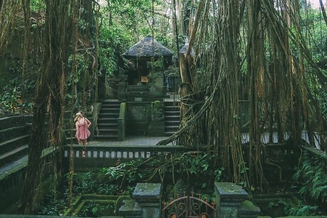 Bali Sunset: Uluwatu Temple - Kecak Dance- Jimbaran Bay - Small details that make the booking easier