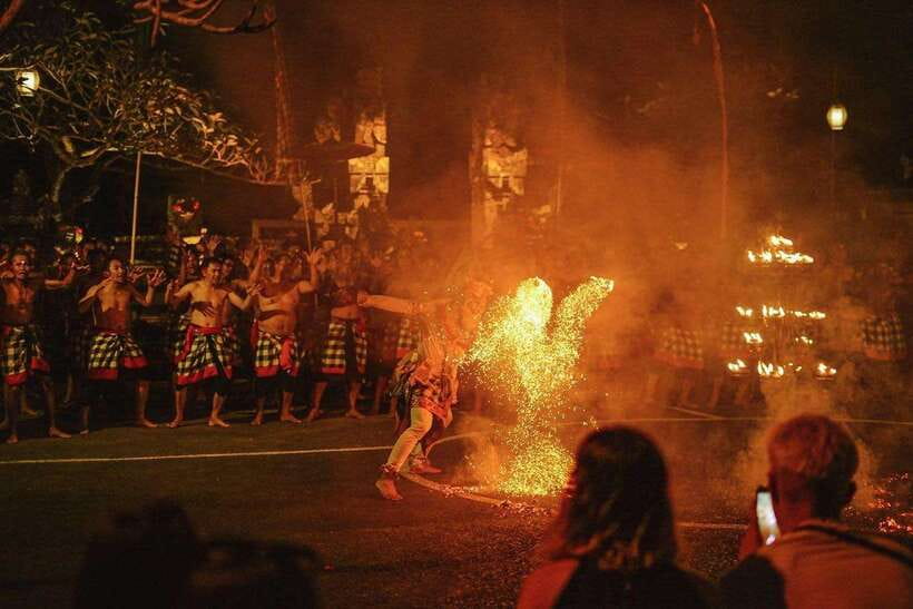 Bali: Ubud Kecak and Fire Dance Show Tickets - What happens from arrival to the fire finale