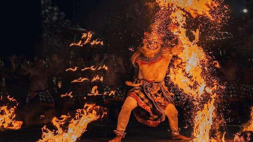 Bali: Ubud Kecak and Fire Dance Show Tickets - Following the Ramayana in one hour