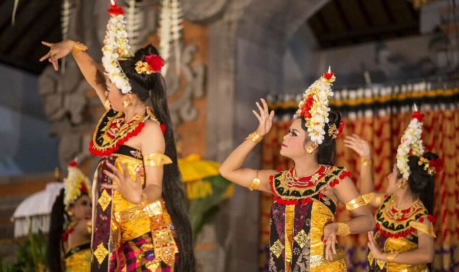Bali: Ubud Palace Legong Dance Show Ticket - The venue’s practical weaknesses