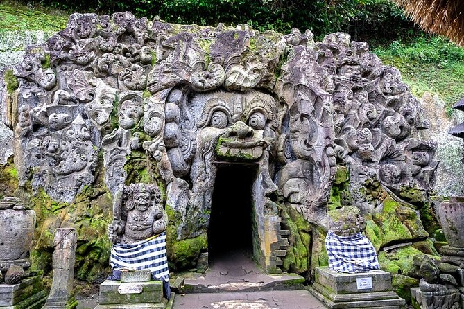 Bali Ubud Tour: Monkey Forest, Waterfall & Rice Terrace - Ubud Art Market and the practical side of shopping