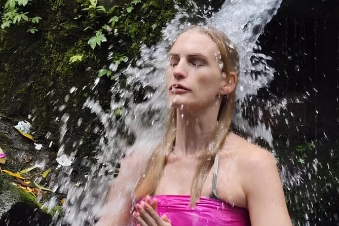 Bali: Water Purification at Pura Mengening - Small details that improve the day