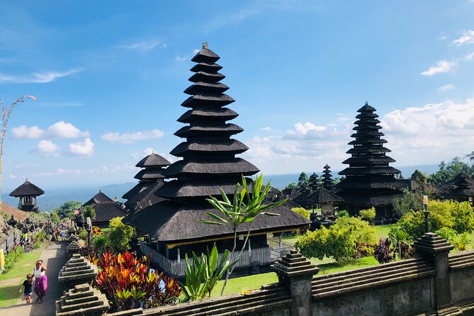 Bali Waterfalls and Temples Tour - Why the private guide matters