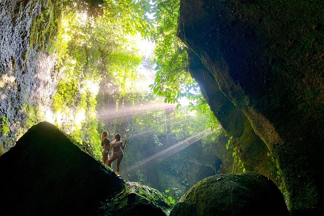 Bali Waterfalls in One Day: Tukad Cepung, 2 Hidden Waterfall, Kanto Lampo - What the guides add to the day