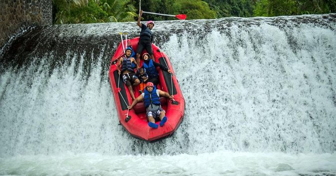 Bali White Water Rafting at Telaga Waja River - Lunch beside the Telaga Waja River