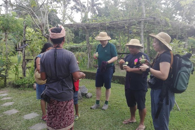 Balinese Cooking Class at Organic Farm - Eating lunch in a quiet gubuk