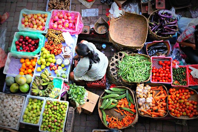 Balinese Cooking class with traditional morning market visit - Making a canang before cooking