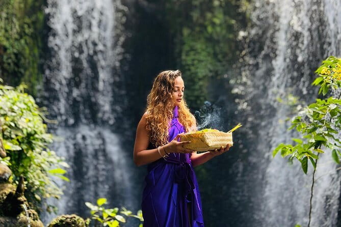 Beji Griya Waterfall Bali Spritual Holy Bath Experience - The waterfall visit and preparation