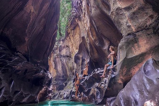 Beji Guwang Hidden Canyon With Tukad Cepung Waterfalls - A private car makes the long day easier