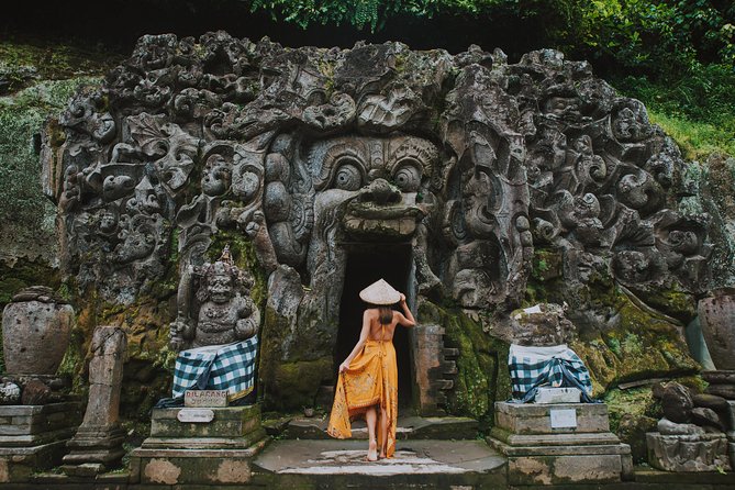 Best of Ubud Attractions: Private All-Inclusive Tour - Mas shows Bali’s wood-carving tradition