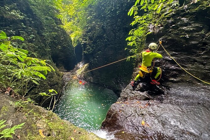 Canyoning Bali, Excalibur Canyon (Adventure, discovery, nature) - A short downhill walk before the water begins