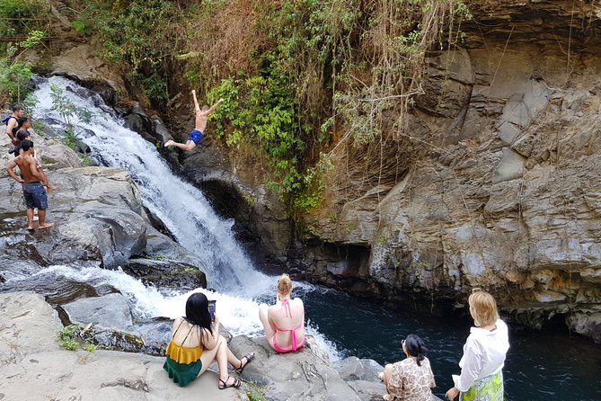 Cliff Jumping and Sliding at Aling Aling Waterfall - The guides make a practical difference