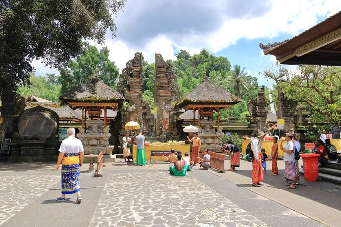 Discover The Best of Ubud: All-Inclusive and Private Guided Tour - Cooling off at Ulu Petanu Waterfall