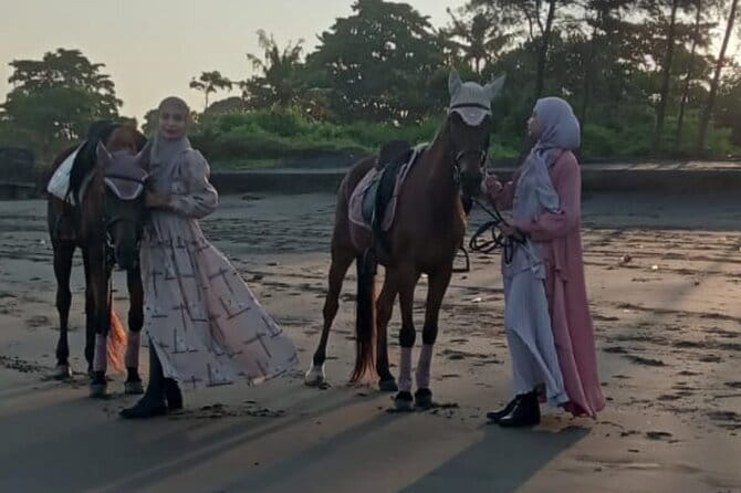 From Ubud 1 Hour Horse Riding at The Beach Experiences - From Ubud’s inland roads to Saba Beach