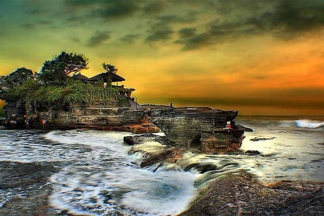 Full day Ubud and Tanah Lot tour - A full day connecting Ubud and Bali’s west coast