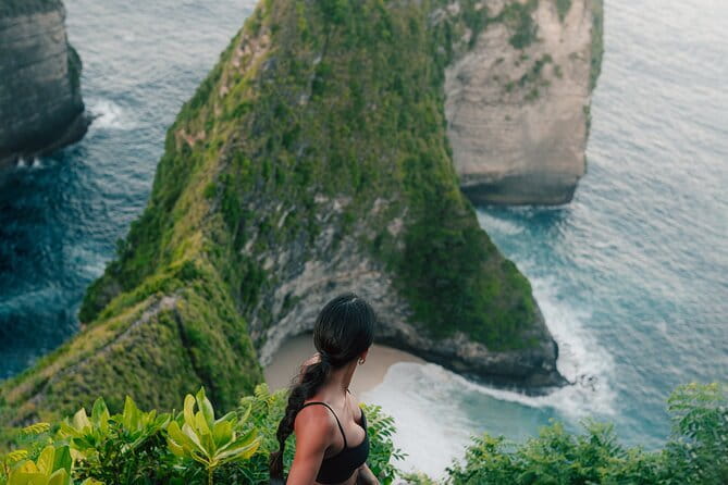 Full Day Ubud Tanah Lot Uluwatu All Inclusive Private Tour - Tanah Lot gives the day its sea-temple moment