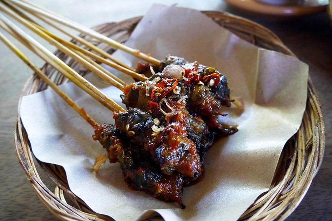 Half-Day Ubud Heritage Food Tour - Reading Balinese food at the local market
