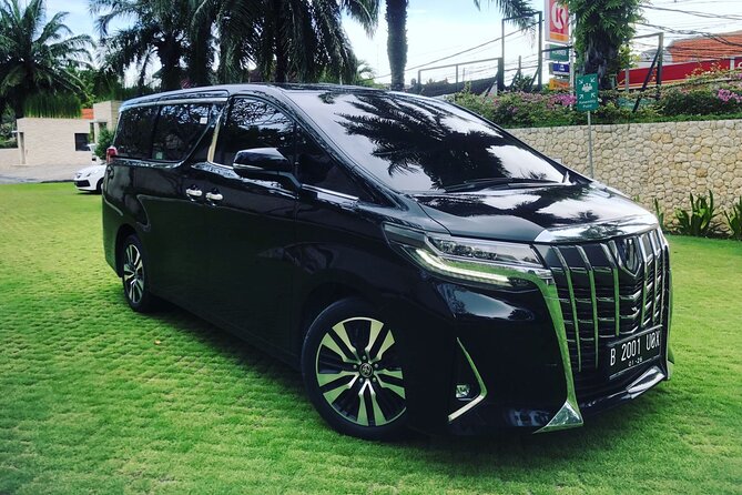 Hire a Luxury Private Car in Bali with an English Speaking Driver - A private Alphard instead of a crowded Bali transfer