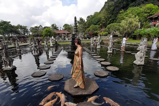 Instagram Tour Popular Spot in Bali - Private & All-inclusive - The guide can make the photo stops work