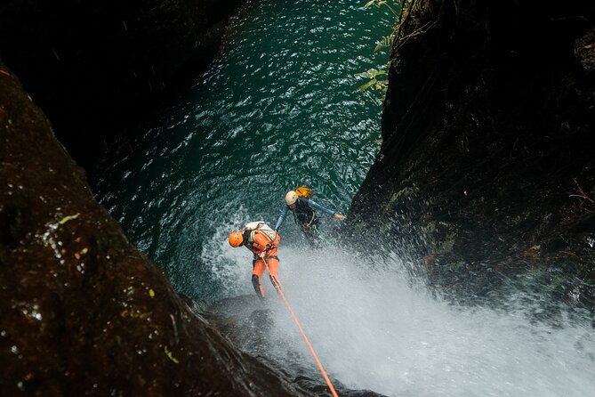Intermediate canyoning trip in Bali "Aling Canyon" - From your Bali hotel to the Wanagiri base