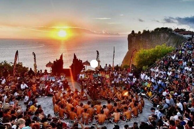 Kecak fire dance in Uluwatu - What the Uluwatu evening is really about