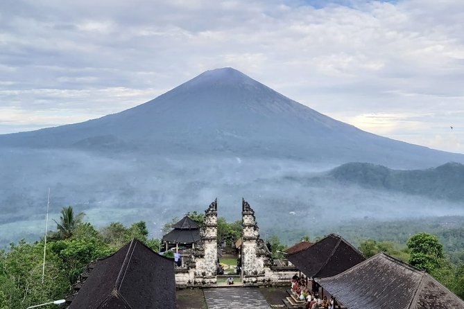 Lempuyang Tour : Heaven gate, Tirta Gangga, Goa Raja waterfall - Why the 4:00 am start matters at Lempuyang
