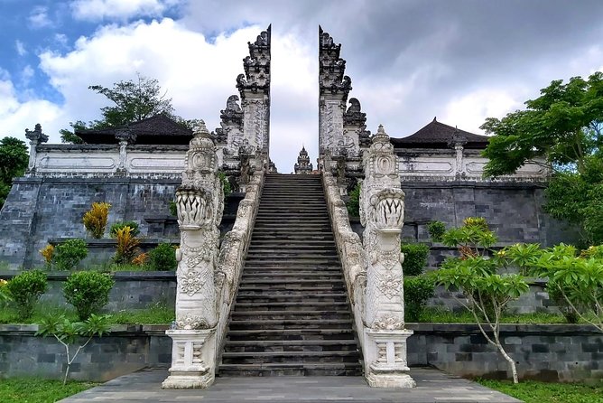 Lempuyang Tour : Heaven gate, Tirta Gangga, Goa Raja waterfall - Who will enjoy this east Bali day