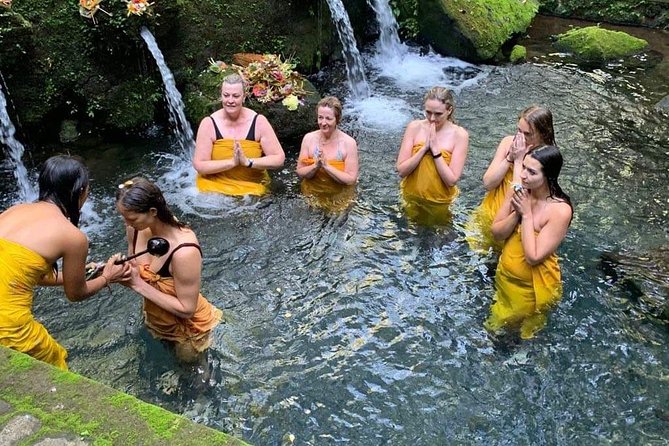 Meditate with a Shaman - Entering Mengening Temple for the water ritual