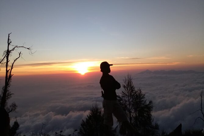 Mount Agung Sunrise Trekking Private Tours - The fire, breakfast, and wait before sunrise