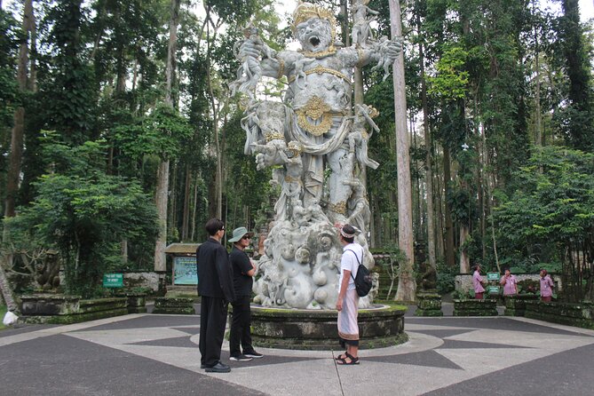 Munduk Private Customized Highlights Tour - Bayan Ancient Tree and Taman Ayun Temple