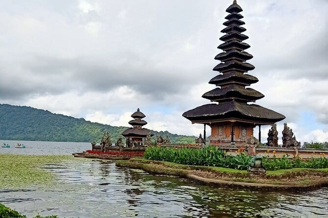 Munduk Twin lake Trekking, Ulun Danu Beratan & Hidden Waterfall - Ulun Danu Beratan, a temple beside the lake