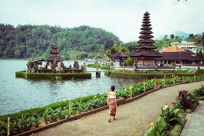 Private Bali Tour: The Most Scenic Places - Ulun Danu Bratan beside the lake