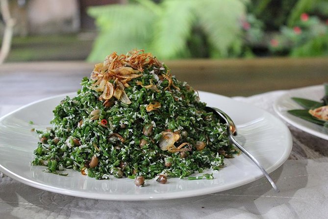 PRIVATE Balinese Cooking Class in Ubud with Dewa with Transfers - Eating lunch or dinner with the family