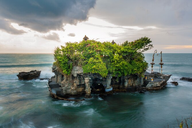 Private Full-Day Handara, Ulun Danu, Jatiluwih and Tanah Lot Tour - Handara Gate: a quick start with a big backdrop