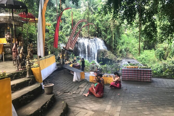 Purification Holy Bath at Beji Gria Waterfall - The opening prayer and first cleansing bath