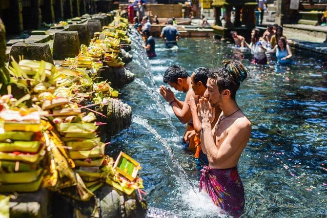 Shore Excursion Cruise Ship from Benoa and Celukan Bawang Port - South Bali: famous sights, beaches, and heavier traffic