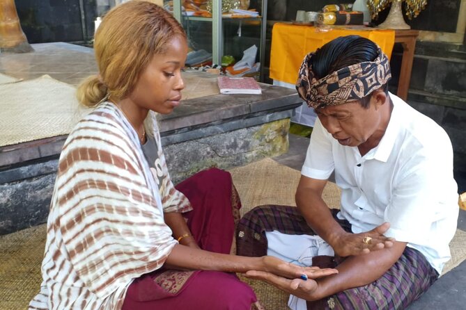 Spiritual Purification and Local Healer Visit Tour (ALL INCLUDED) - A spiritual start with a local healer in Ubud