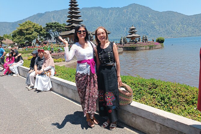 The Best Highlight Ubud Tour - Ubud center ends the day with Palace architecture